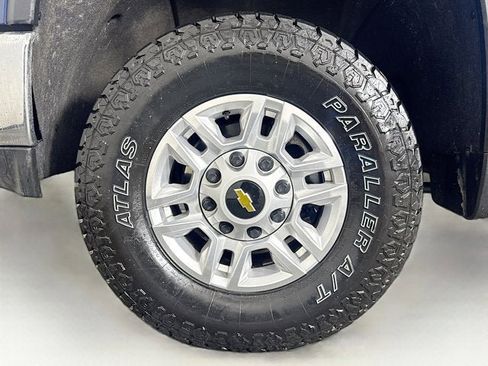 Used 2022 Chevrolet Silverado 2500 LT w/ Convenience Package image 22