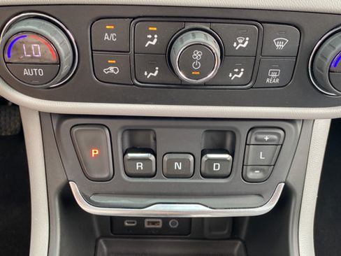 Used 2018 GMC Terrain SLT w/ Preferred Package AWD/4WD image 17