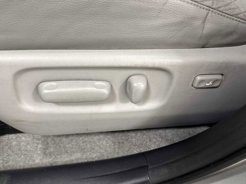 Used 2009 Toyota RAV4 Limited image 14