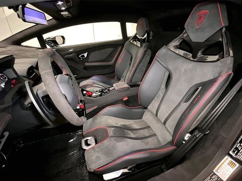 Used 2024 Lamborghini Huracan Sterrato image 27