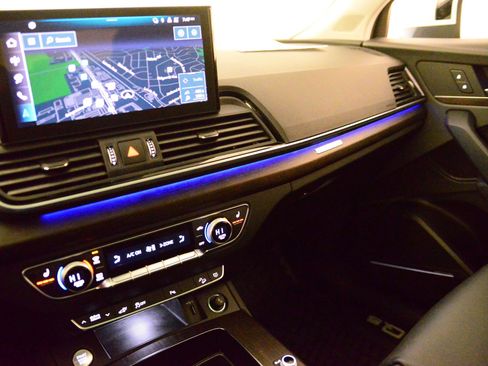 Certified 2025 Audi Q5 e Premium Plus w/ Premium Plus Package image 30