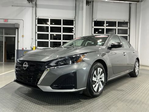 Used 2025 Nissan Altima 2.5 S image 2