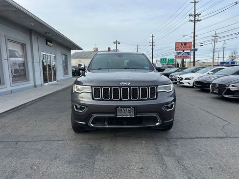 Used 2018 Jeep Grand Cherokee Limited w/ Luxury Group II image 2
