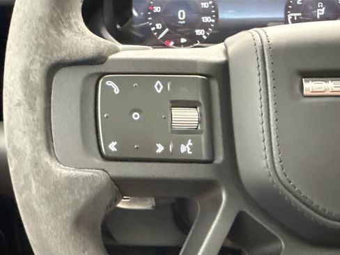 Used 2022 Land Rover Defender 110 V8 AWD/4WD image 11
