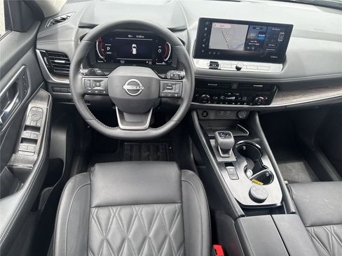 Used 2026 Nissan Rogue Platinum w/ Platinum Premium Package AWD/4WD image 14