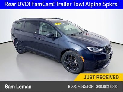 Used 2021 Chrysler Pacifica Touring-L w/ Uconnect Theater Family Group