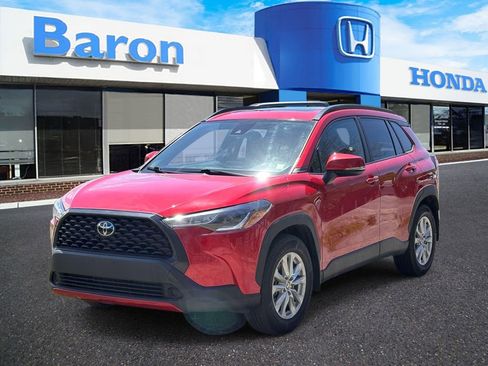 Used 2022 Toyota Corolla Cross LE w/ Moonroof Package AWD/4WD image 2
