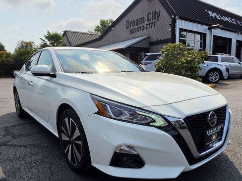 Used 2019 Nissan Altima 2.5 SV FWD image 3