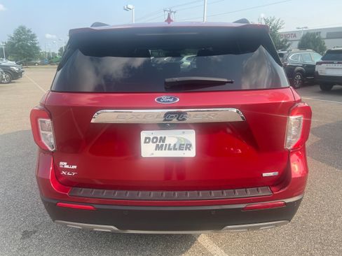 Used 2020 Ford Explorer XLT w/ Equipment Group 202A AWD/4WD image 6