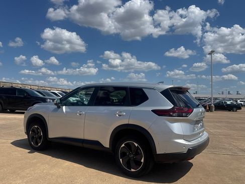 Certified 2025 Nissan Rogue SV FWD image 14