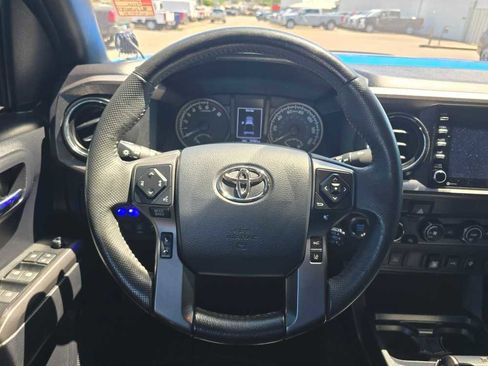 Used 2020 Toyota Tacoma TRD Off-Road w/ Blackout Package AWD/4WD image 11