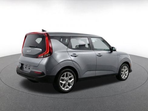 Used 2025 Kia Soul LX w/ LX Technology Package FWD image 9