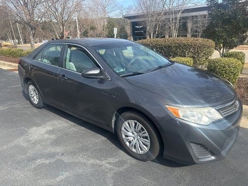 Used 2012 Toyota Camry L image 2