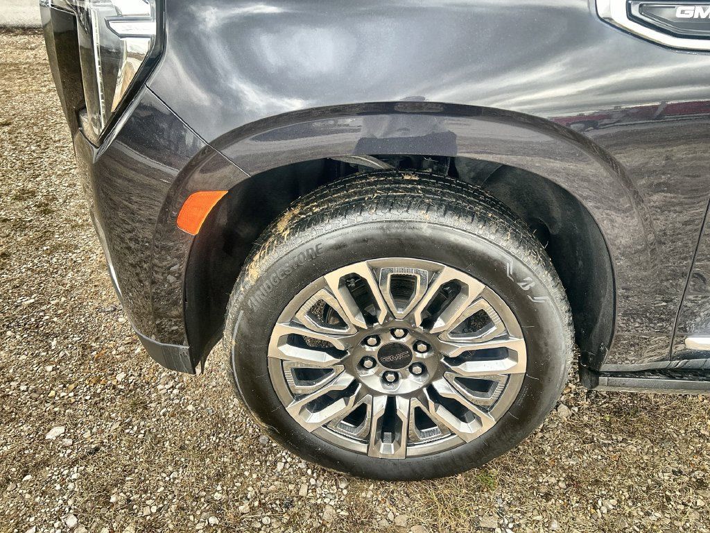 Used 2023 GMC Yukon Denali AWD/4WD image 16
