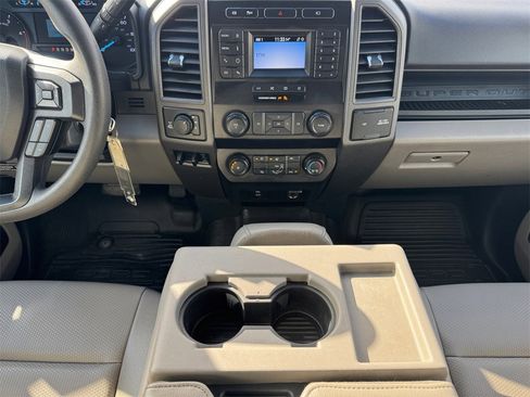 Used 2022 Ford F250 XL w/ Power Equipment Group image 11