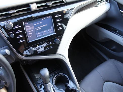 Used 2019 Toyota Camry LE FWD image 15