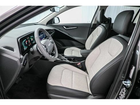 New 2026 Kia Niro FWD image 18