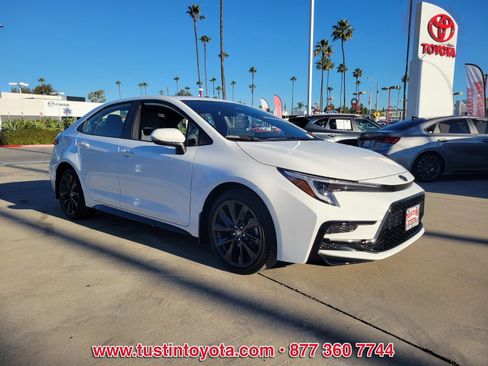 Certified 2025 Toyota Corolla SE image 2