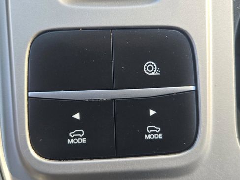 Used 2023 Ford Explorer XLT w/ Equipment Group 202A RWD image 21