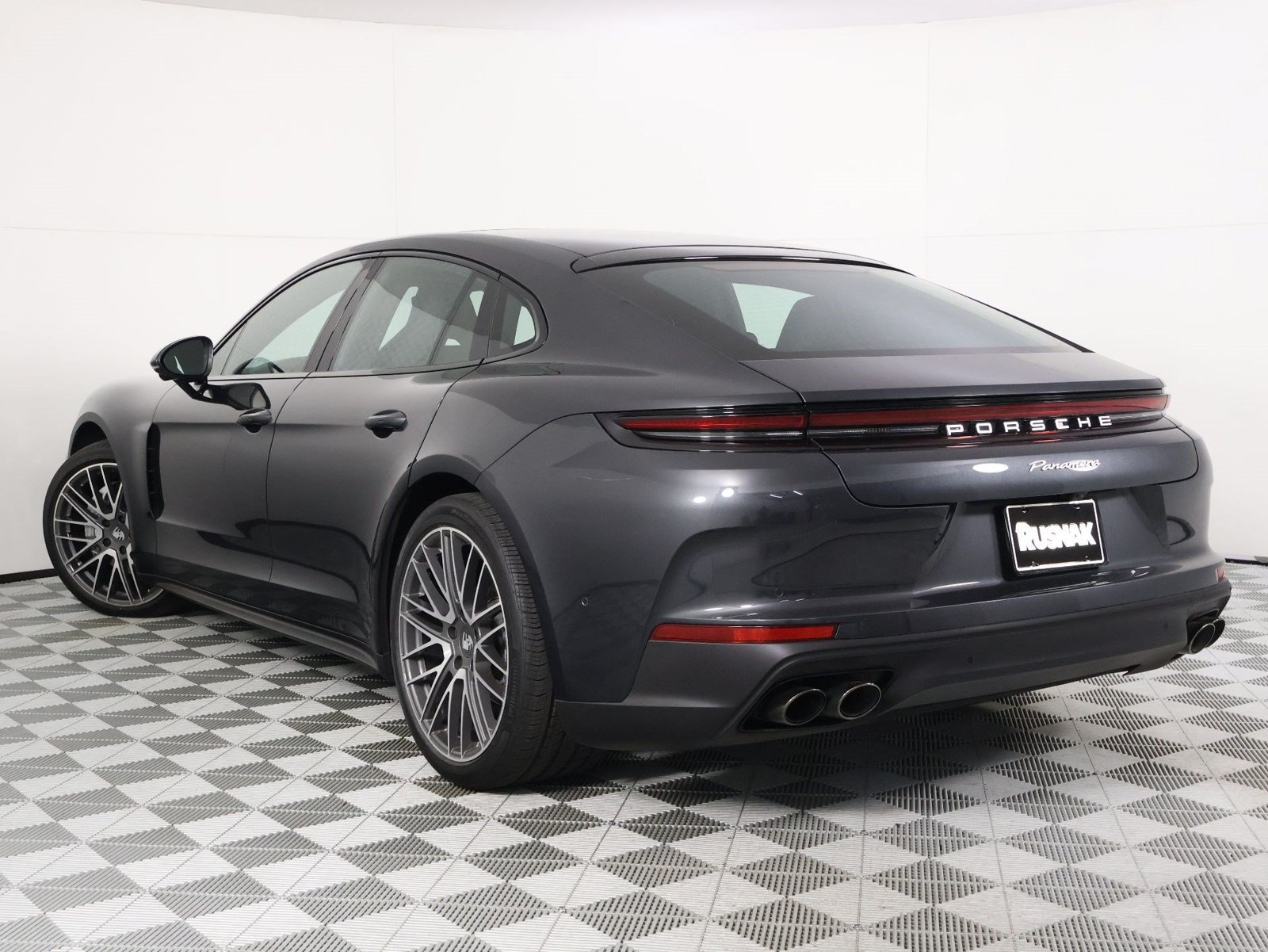 Certified 2024 Porsche Panamera RWD image 3
