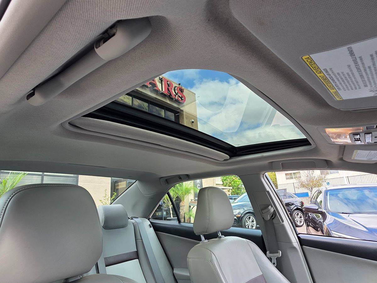 Used 2012 Toyota Camry XLE w/ Leather Pkg FWD image 19
