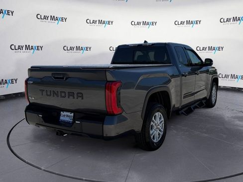 Used 2022 Toyota Tundra SR5 w/ SR5 Convenience Package AWD/4WD image 5
