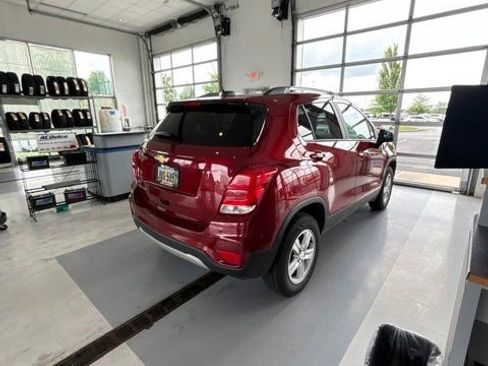Used 2022 Chevrolet Trax LT w/ LT Convenience Package AWD/4WD image 5