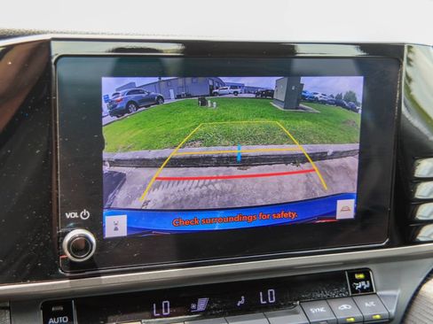 Used 2025 Toyota Camry SE FWD image 5