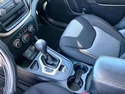 Certified 2016 Jeep Cherokee Sport FWD image 11