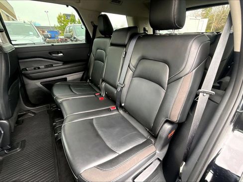 Used 2023 Nissan Pathfinder SL image 22