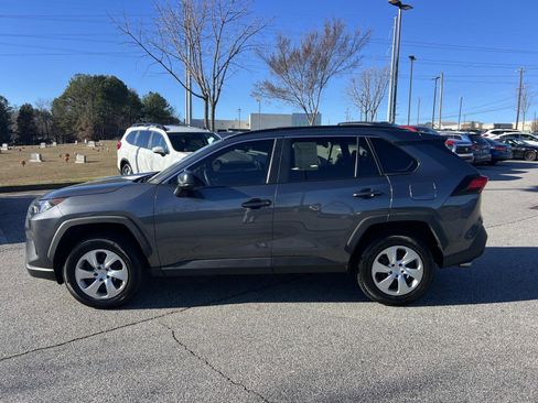 Used 2021 Toyota RAV4 LE image 4