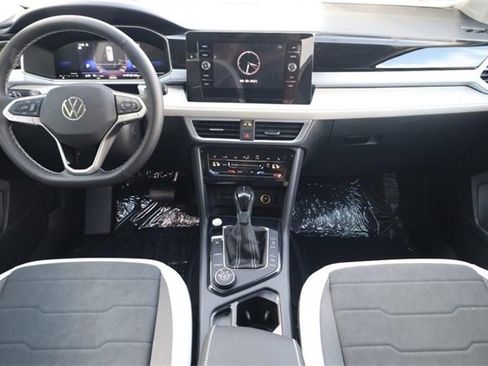 New 2025 Volkswagen Taos SE image 22