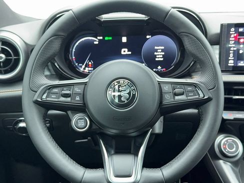 New 2025 Alfa Romeo Tonale w/ Premium Package AWD/4WD image 17