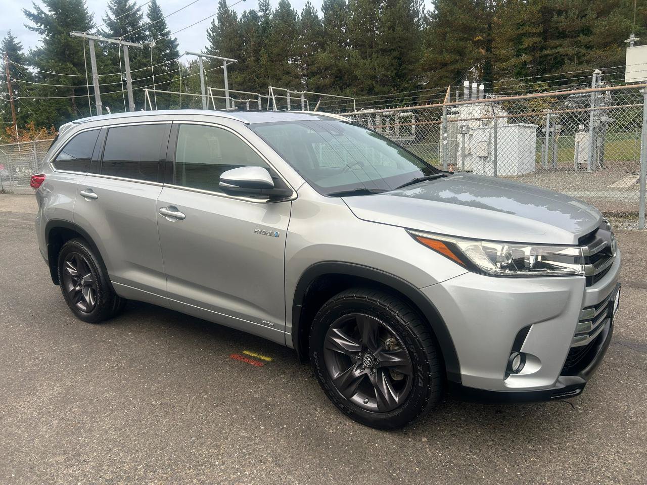 Used 2017 Toyota Highlander Limited AWD/4WD image 3