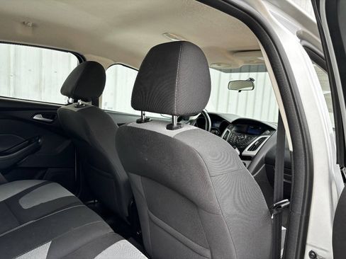 Used 2014 Ford Focus SE w/ SE Sport Package FWD image 18