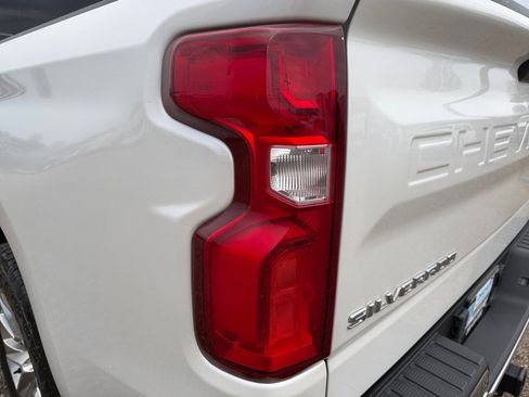 Used 2021 Chevrolet Silverado 1500 LTZ image 38