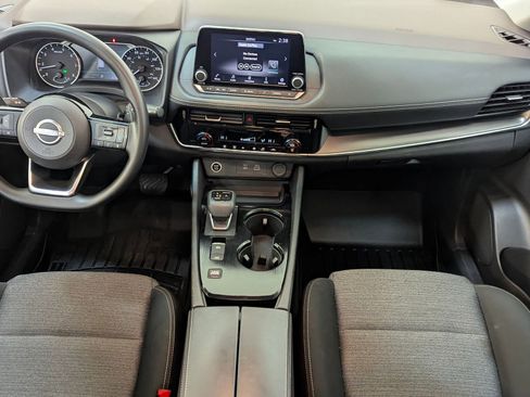 Used 2022 Nissan Rogue SV image 15