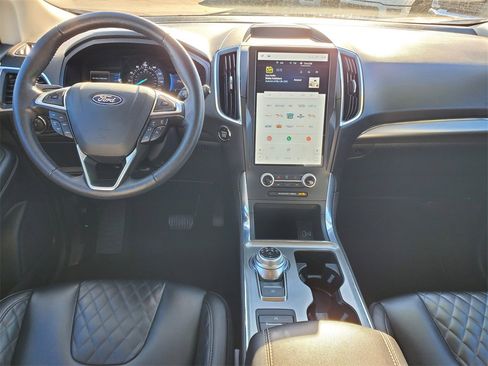 Used 2024 Ford Edge Titanium image 23