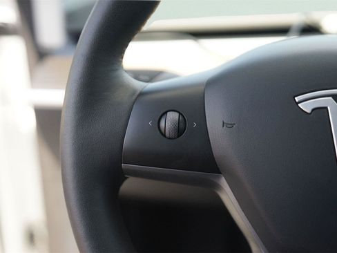 Used 2023 Tesla Model Y AWD image 23