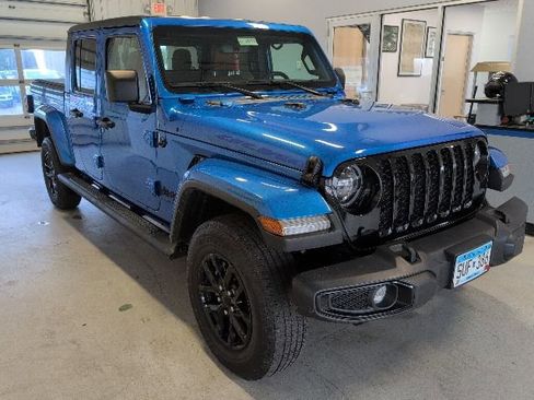 Used 2022 Jeep Gladiator Sport AWD/4WD image 7