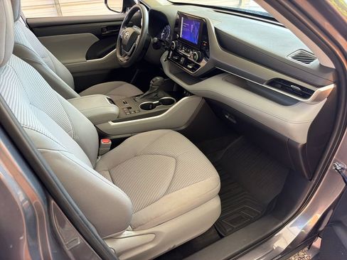 Used 2023 Toyota Highlander L FWD image 28