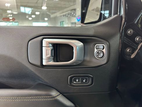 Used 2022 Jeep Wrangler Unlimited Sahara image 12