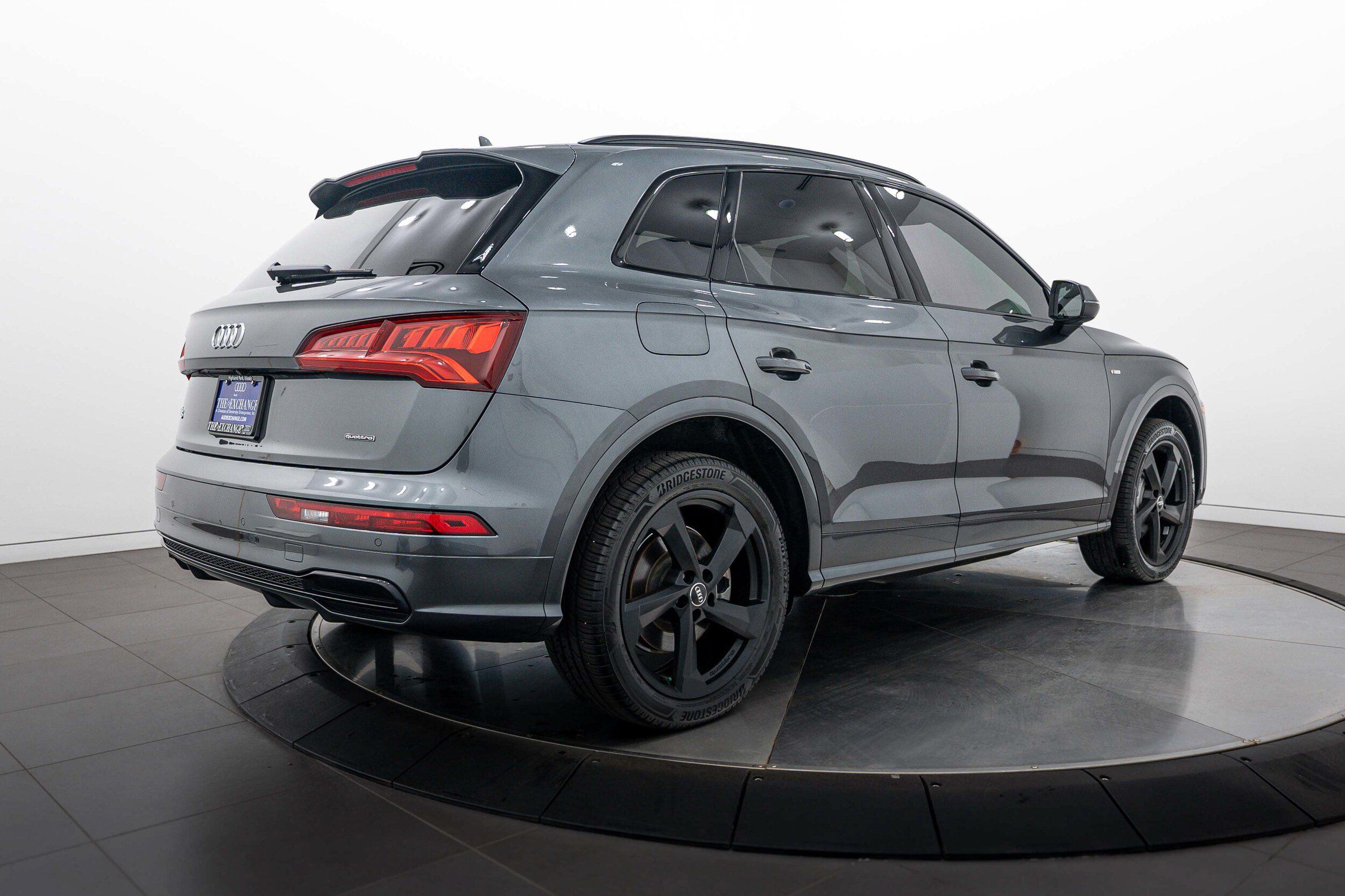 Used 2020 Audi Q5 2.0T Titanium Premium Plus w/ Premium Plus Package AWD/4WD image 4