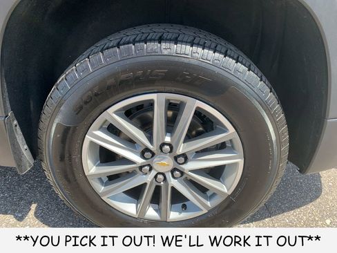Used 2023 Chevrolet Traverse LT FWD image 10