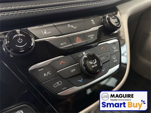 Used 2022 Chrysler Pacifica Touring-L image 15