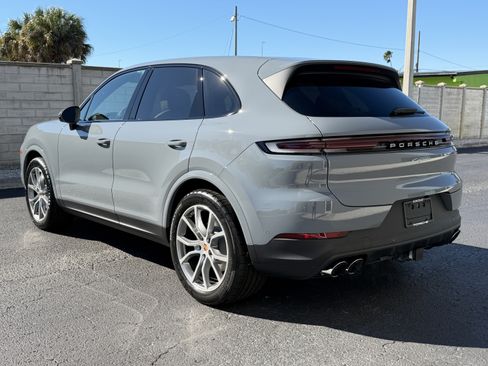 Certified 2026 Porsche Cayenne AWD/4WD image 3