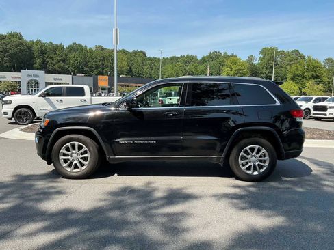 Used 2021 Jeep Grand Cherokee Laredo RWD image 2