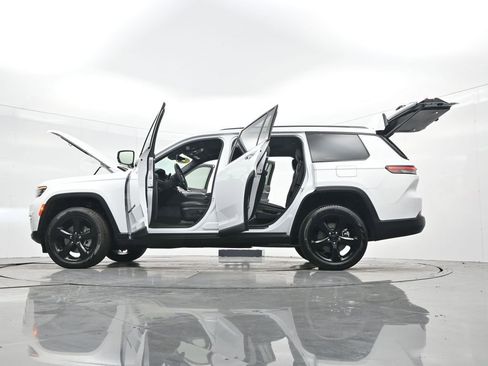 Used 2025 Jeep Grand Cherokee L Limited w/ Luxury Tech Group II image 47