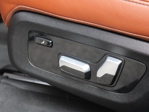 Used 2023 BMW X7 xDrive40i w/ Executive Package image 41