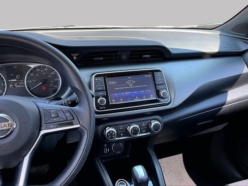 Used 2019 Nissan Kicks S FWD image 7